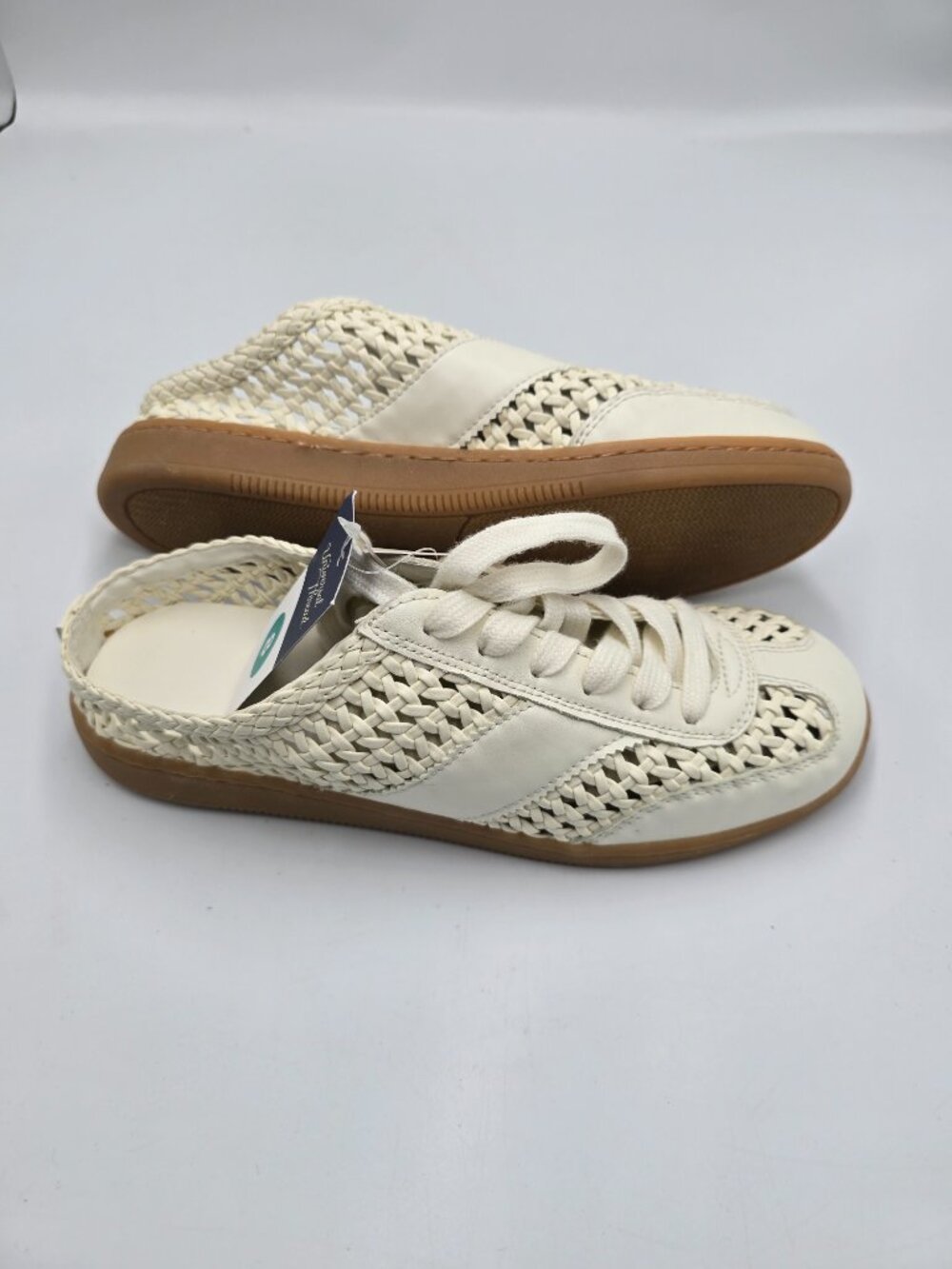 Universal Thread sneakers - Picture 2 of 3